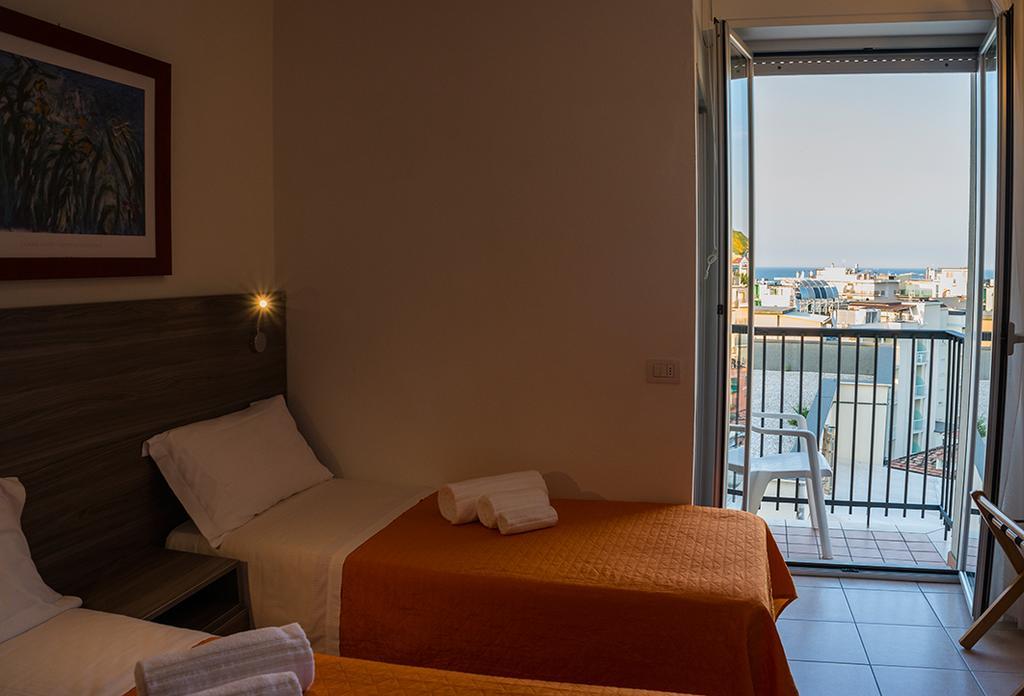 Hotel Madison กาบิชเชมาเร ภายนอก รูปภาพ