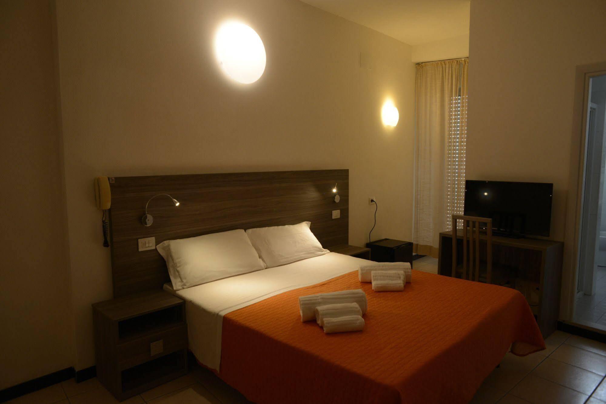 Hotel Madison กาบิชเชมาเร ภายนอก รูปภาพ