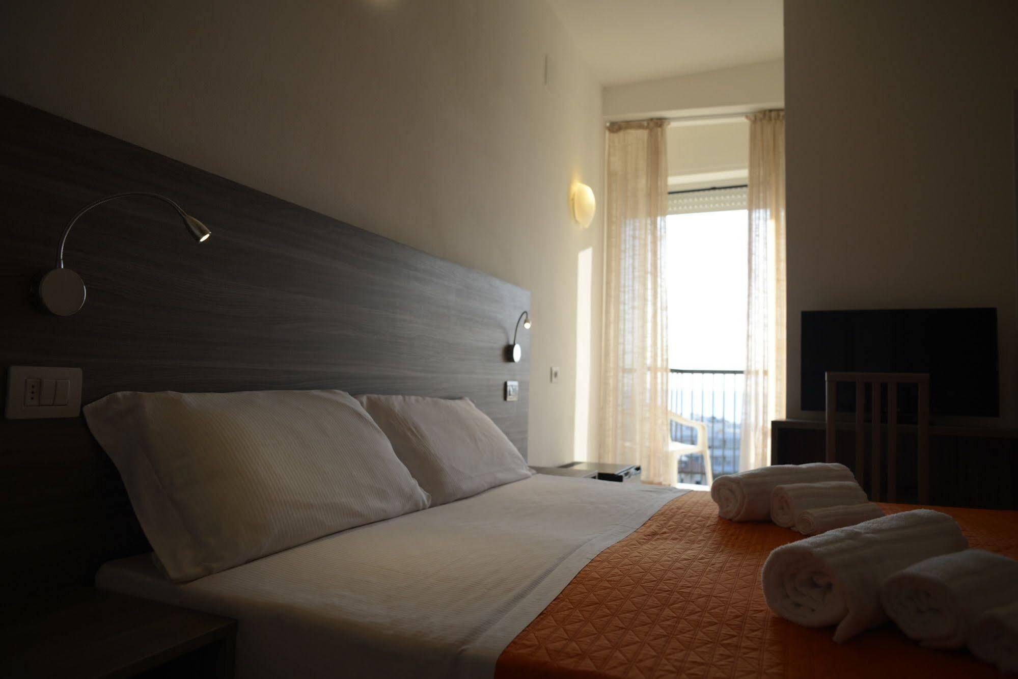 Hotel Madison กาบิชเชมาเร ภายนอก รูปภาพ