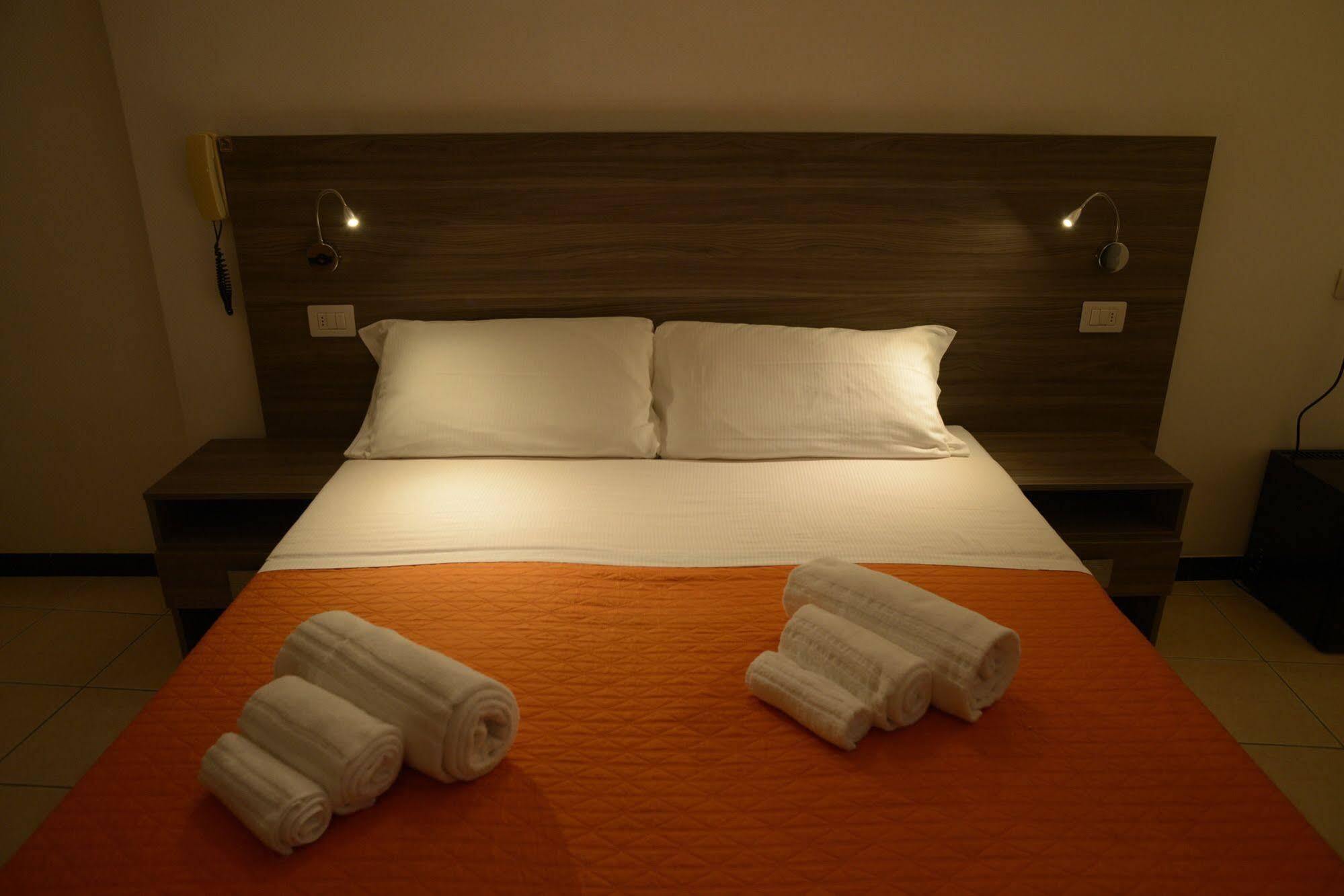 Hotel Madison กาบิชเชมาเร ภายนอก รูปภาพ