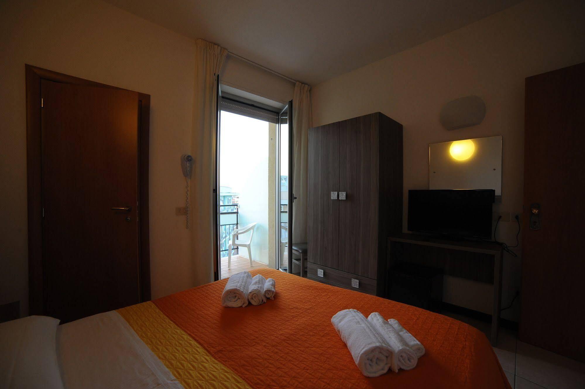 Hotel Madison กาบิชเชมาเร ภายนอก รูปภาพ